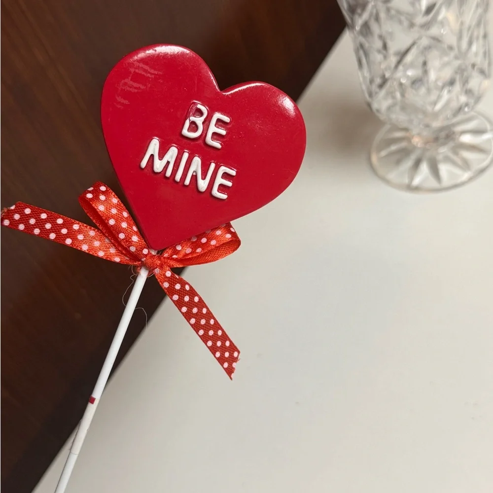 Heart-Shaped 'Be Mine' Valentines Party Decoration